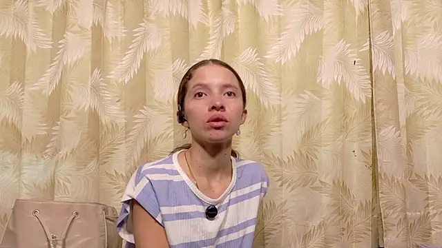 Snapshot of sweetdam12 chatting on 09-10-25, 03:01 sweetdam12 online show from 09-10-25, 03:01