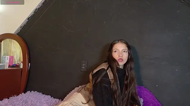 Snapshot of sweetdam12 chatting on 09-18-25, 07:38 sweetdam12 online show from 09-18-25, 07:38