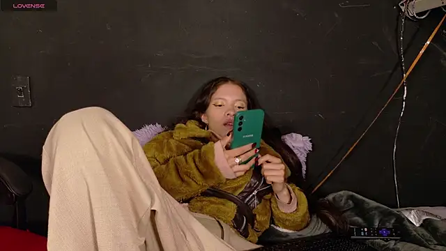 Snapshot of sweetdam12 chatting on 09-27-25, 08:25 sweetdam12 online show from 09-27-25, 08:25