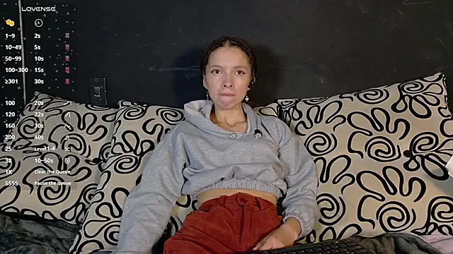 Snapshot of sweetdam12 chatting on 10-17-25, 07:49 sweetdam12 online show from 10-17-25, 07:49