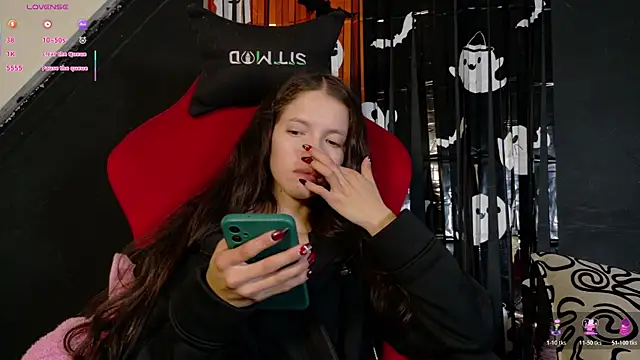 Snapshot of sweetdam12 chatting on 10-21-25, 07:14 sweetdam12 online show from 10-21-25, 07:14