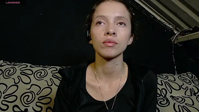 Snapshot of sweetdam12 chatting on 10-27-25, 08:35 sweetdam12 online show from 10-27-25, 08:35