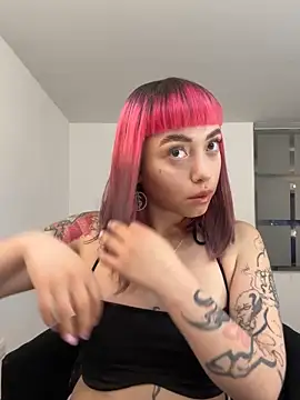 Snapshot of GigiVolkova chatting on 12-03-25, 01:02 GigiVolkova online show from 12-03-25, 01:02