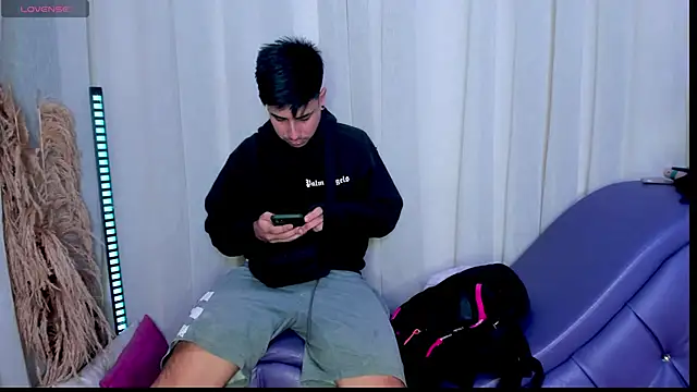 Yourslust  online show from 11-17-25, 07:41