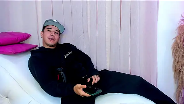 Yourslust  online show from 03-21-26, 01:48