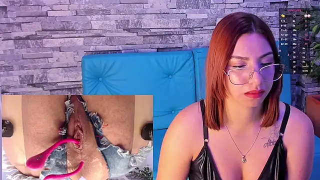 Snapshot of CamilaVegas_ chatting on 03-01-25, 02:44 CamilaVegas online show from 03-01-25, 02:44