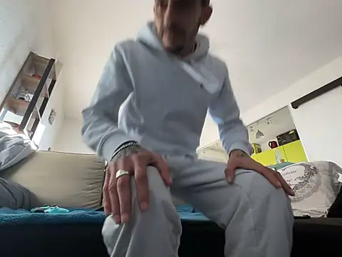 Rebeu313 online show from 12-26-24, 02:27