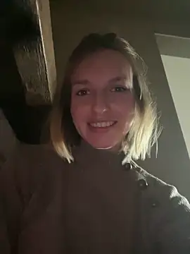 Snapshot of vilaineblonde chatting on 10-21-25, 03:57 vilaineblonde online show from 10-21-25, 03:57