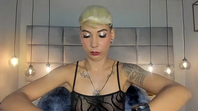 Snapshot of MiaMorgan_ chatting on 01-14-25, 12:03 MiaMorgan online show from 01-14-25, 12:03