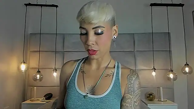 Snapshot of MiaMorgan_ chatting on 02-08-25, 12:17 MiaMorgan online show from 02-08-25, 12:17