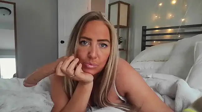 Snapshot of sunshinekisses chatting on 01-26-25, 06:37 sunshinekisses online show from 01-26-25, 06:37