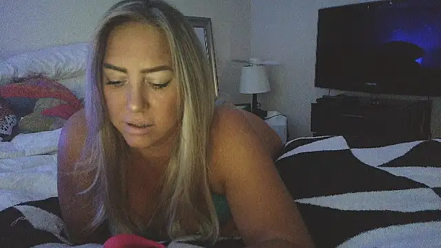 Snapshot of sunshinekisses chatting on 10-02-25, 12:45 sunshinekisses online show from 10-02-25, 12:45