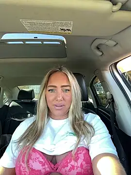 Snapshot of sunshinekisses chatting on 10-18-25, 05:03 sunshinekisses online show from 10-18-25, 05:03