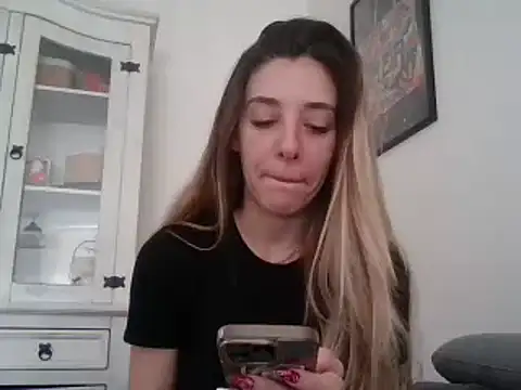 Snapshot of MissBella131 chatting on 12-19-24, 11:07 MissBella131 online show from 12-19-24, 11:07