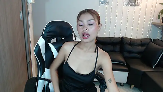 Snapshot of Perla_prg chatting on 02-21-25, 12:50 Perla prg online show from 02-21-25, 12:50