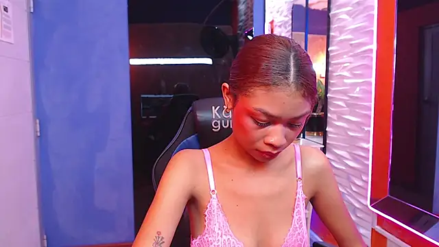 Snapshot of Perla_prg chatting on 02-28-25, 06:31 Perla prg online show from 02-28-25, 06:31