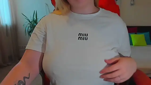 Snapshot of Doliss chatting on 09-10-25, 06:24 Doliss online show from 09-10-25, 06:24