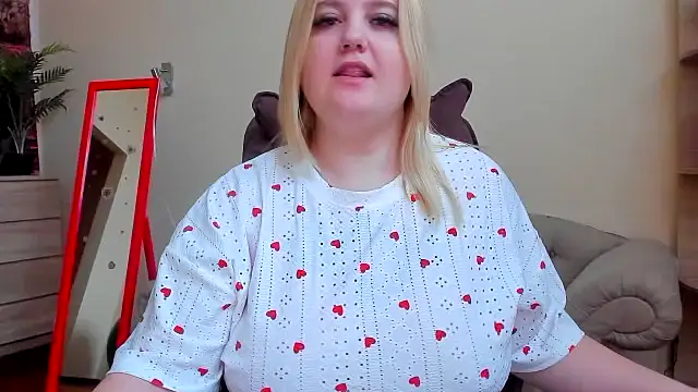 Snapshot of Doliss chatting on 11-15-25, 07:05 Doliss online show from 11-15-25, 07:05