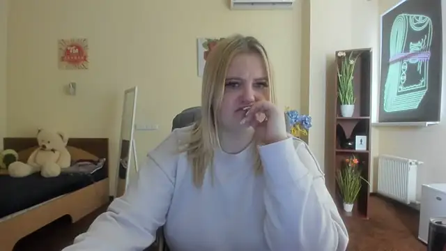 Snapshot of Doliss chatting on 12-04-25, 07:06 Doliss online show from 12-04-25, 07:06