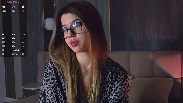 Sara Lewiis online show from 10-22-25, 04:29