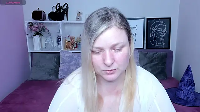 AnnaXCherri online show from 10-31-25, 03:07