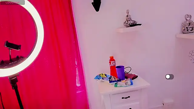 samy  milf online show from 10-03-25, 07:00