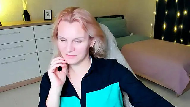 Louisa Bay online show from 12-06-24, 07:01