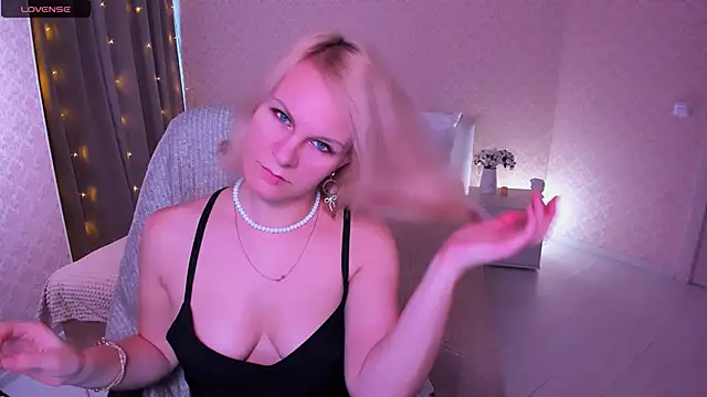 Louisa Bay online show from 01-24-25, 07:51