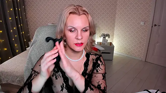 Louisa Bay online show from 03-04-25, 05:13