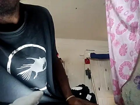 Snapshot of DevinToore chatting on 11-29-25, 06:00 DevinToore online show from 11-29-25, 06:00