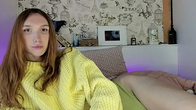 Snapshot of LisaIcon chatting on 10-08-25, 12:41 LisaIcon online show from 10-08-25, 12:41