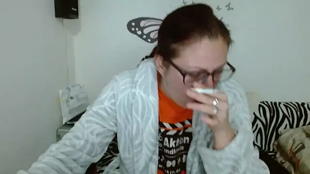 LadyHellene online show from 02-04-26, 05:24