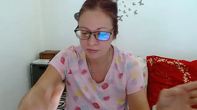 Snapshot of LadyHellene chatting on 08-07-26, 05:20 LadyHellene online show from 08-07-26, 05:20