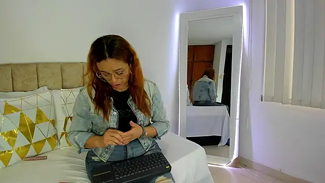 Snapshot of cristalwalker__ chatting on 11-04-25, 12:26 cristalwalker online show from 11-04-25, 12:26