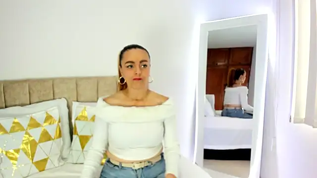 Snapshot of cristalwalker__ chatting on 11-13-25, 12:37 cristalwalker online show from 11-13-25, 12:37