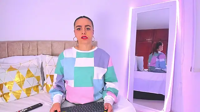 Snapshot of cristalwalker__ chatting on 11-21-25, 11:31 cristalwalker online show from 11-21-25, 11:31