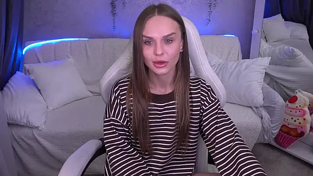 KiraGrayy online show from 11-15-25, 01:51