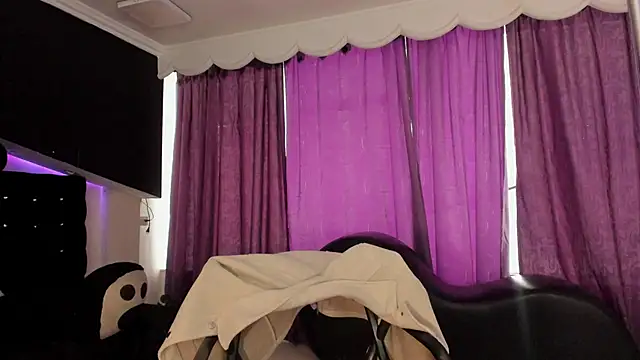 Coral Gibson online show from 06-11-26, 01:31
