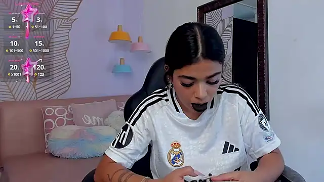 Snapshot of GiaFu chatting on 01-22-25, 05:49 GiaFu online show from 01-22-25, 05:49