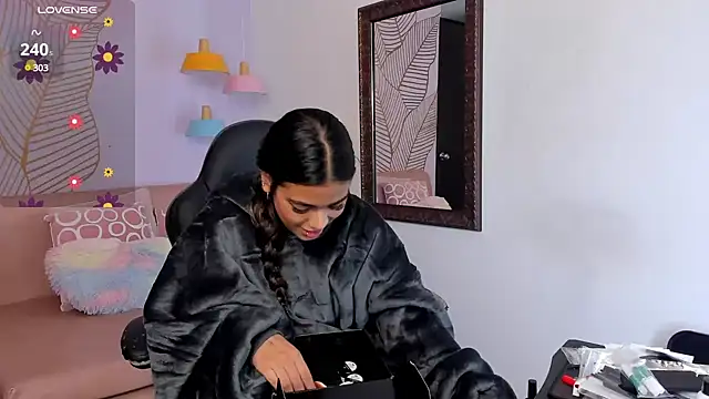 Snapshot of GiaFu chatting on 02-11-25, 06:01 GiaFu online show from 02-11-25, 06:01