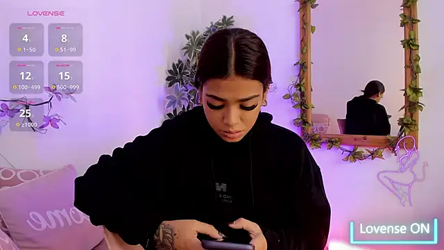 Snapshot of GiaFu chatting on 09-28-25, 11:59 GiaFu online show from 09-28-25, 11:59