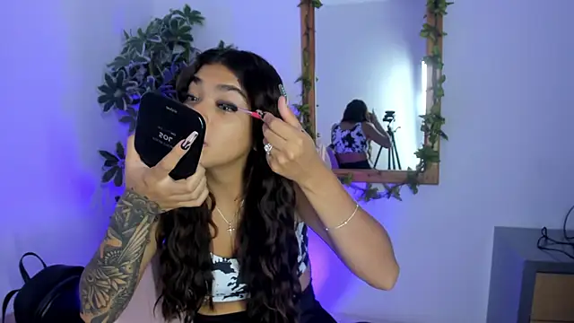 Snapshot of GiaFu chatting on 10-14-25, 01:01 GiaFu online show from 10-14-25, 01:01