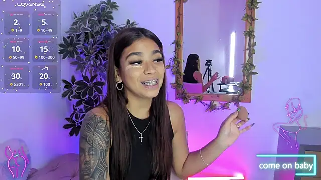 Snapshot of GiaFu chatting on 10-18-25, 09:37 GiaFu online show from 10-18-25, 09:37