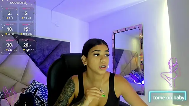 Snapshot of GiaFu chatting on 10-22-25, 12:05 GiaFu online show from 10-22-25, 12:05