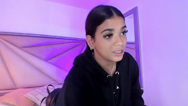 Snapshot of GiaFu chatting on 10-27-25, 06:23 GiaFu online show from 10-27-25, 06:23