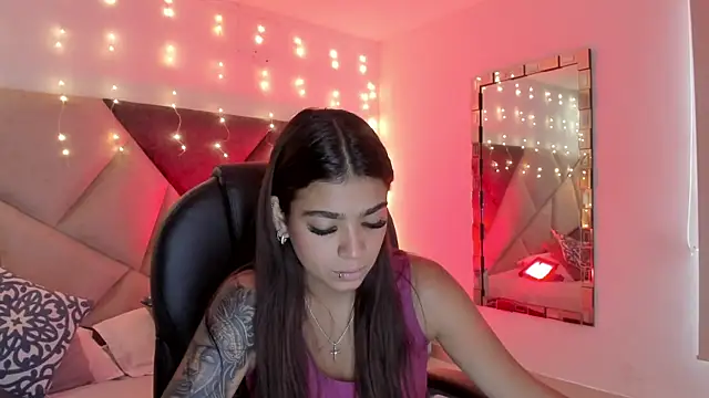 Snapshot of GiaFu chatting on 10-30-25, 06:08 GiaFu online show from 10-30-25, 06:08