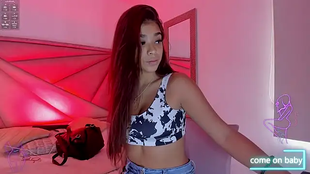 Snapshot of GiaFu chatting on 10-31-25, 06:20 GiaFu online show from 10-31-25, 06:20