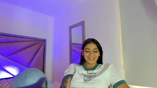 Snapshot of GiaFu chatting on 11-04-25, 05:23 GiaFu online show from 11-04-25, 05:23