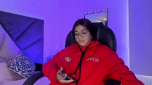 Snapshot of GiaFu chatting on 11-13-25, 05:01 GiaFu online show from 11-13-25, 05:01