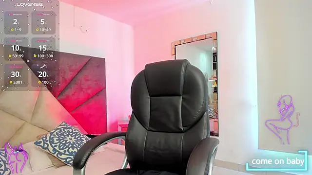 Snapshot of GiaFu chatting on 11-25-25, 05:35 GiaFu online show from 11-25-25, 05:35